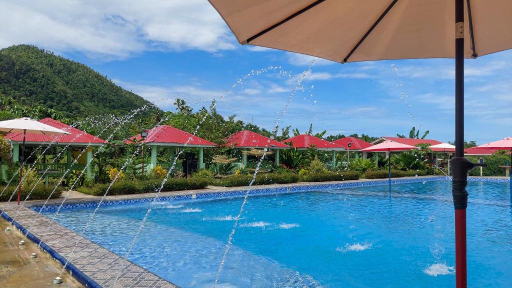 Bazén v ubytování Mariden Resort & Homestay Siargao nebo v jeho okolí