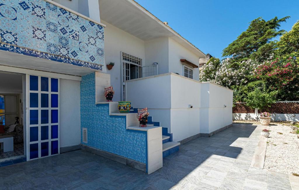 The building in which the holiday home is located