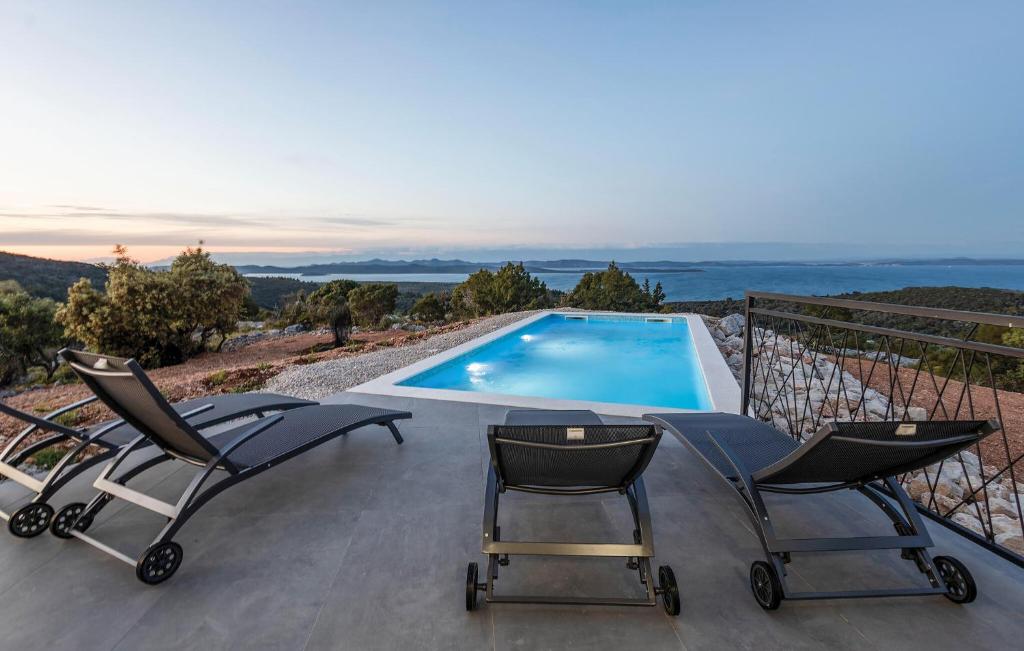 Stunning Home In Zman - Two-Bedroom Holiday Home