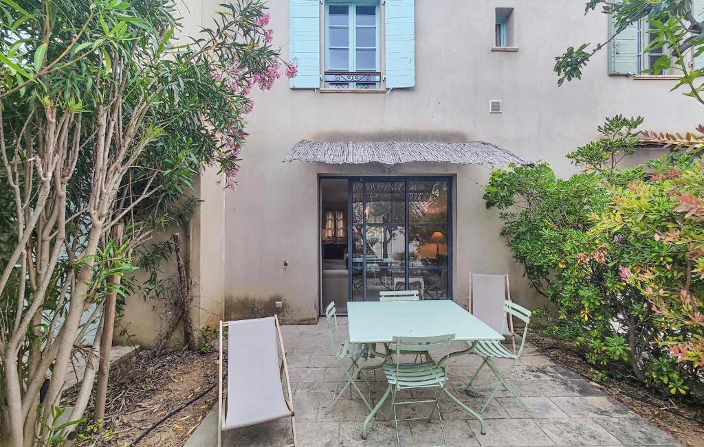 Κήπος έξω από το Stunning Home In Saint-Laurent-De-La-Ca