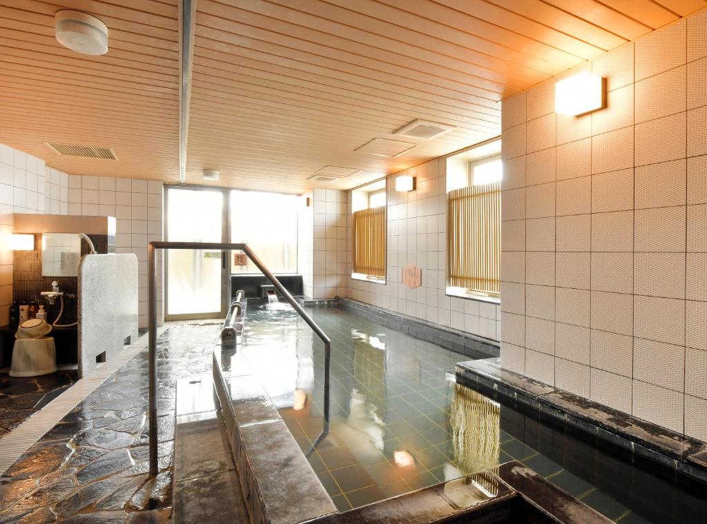 Bazén v ubytování APA Hotel Nagoya Sakae nebo v jeho okolí