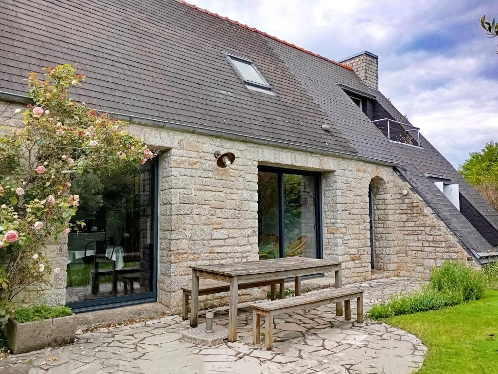 Photo de la galerie de l'établissement Maison familiale à Saint-Gildas-de-Rhuys - 6 pers, 10min plage & commerces, jardin privé - FR-1-639-123, à Saint-Gildas-de-Rhuys