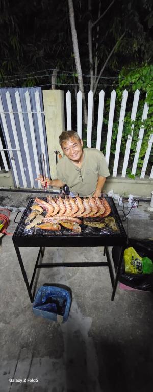 Gambar di galeri bagi Sabah homestay 16pax stay near Imago 15minutes strong WiFi Gathering Environment house di Kota Kinabalu