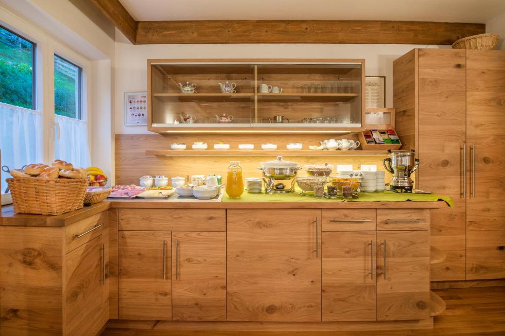 Kuchyň nebo kuchyňský kout v ubytování Haus Alpenland
