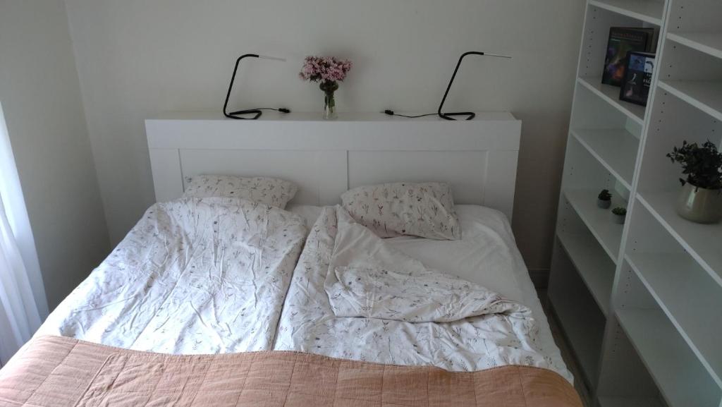 Postel nebo postele na pokoji v ubytování Österlencharm