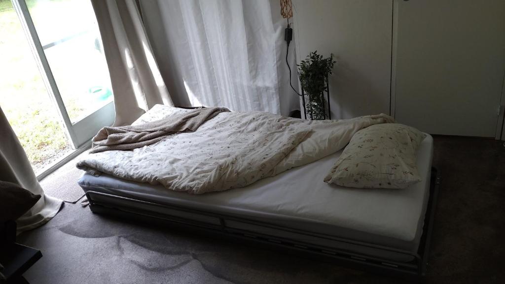 Postel nebo postele na pokoji v ubytování Österlencharm