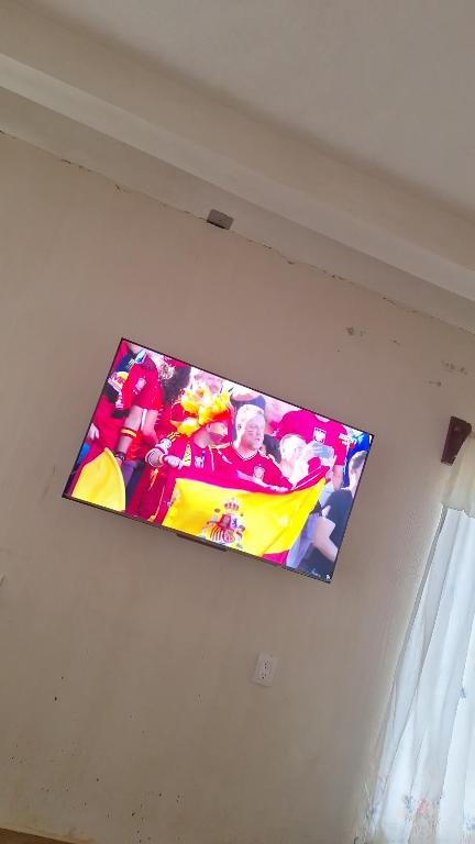 a flat screen tv hanging on a wall at Hermosa casa de campo en comitan in Comitán de Domínguez