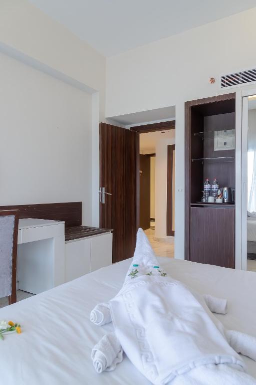 Postel nebo postele na pokoji v ubytování Nordlicht Hotel Marina Al Alamein