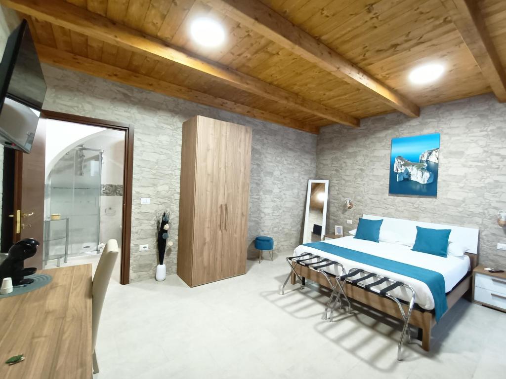 Postel nebo postele na pokoji v ubytování Domos La Corte Ghibellina