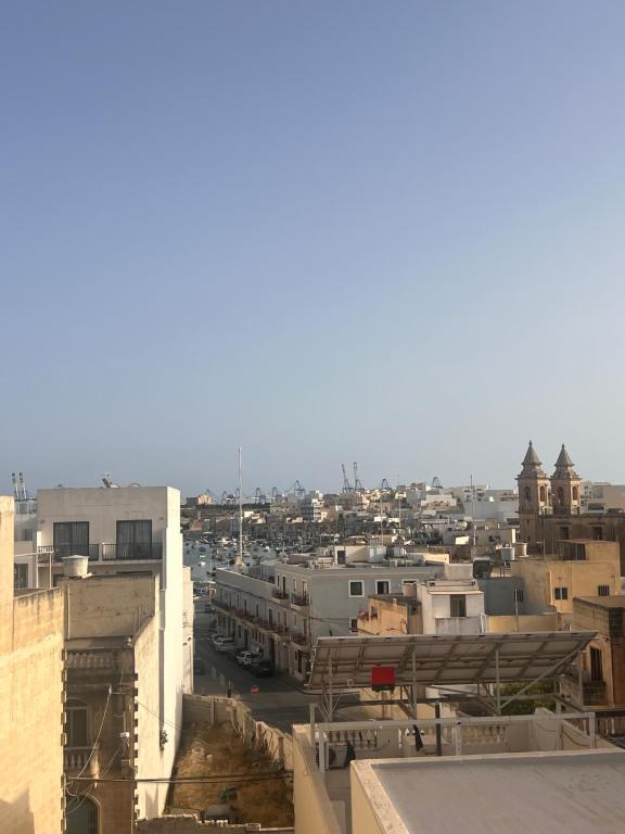 Nespecifikovaný výhled na destinaci Marsaxlokk nebo výhled na město při pohledu z apartmánu