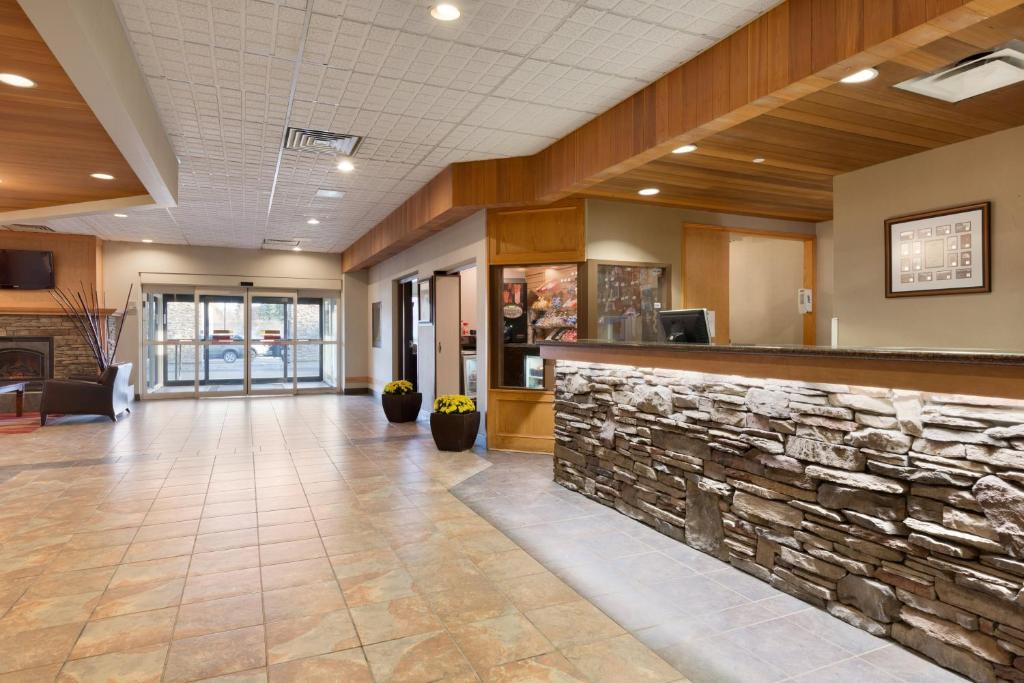 a lobby of a hospital with a stone wall at Border Inn & Suites in Lloydminster