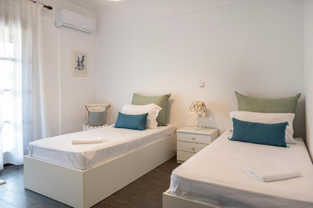 Łóżko lub łóżka w pokoju w obiekcie Hotel Theopisti