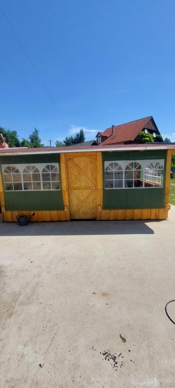 Fotografie z fotogalerie ubytování GyenesCamping Wohnwagen Knaus 1 Rechts v destinaci Gyenesdiás