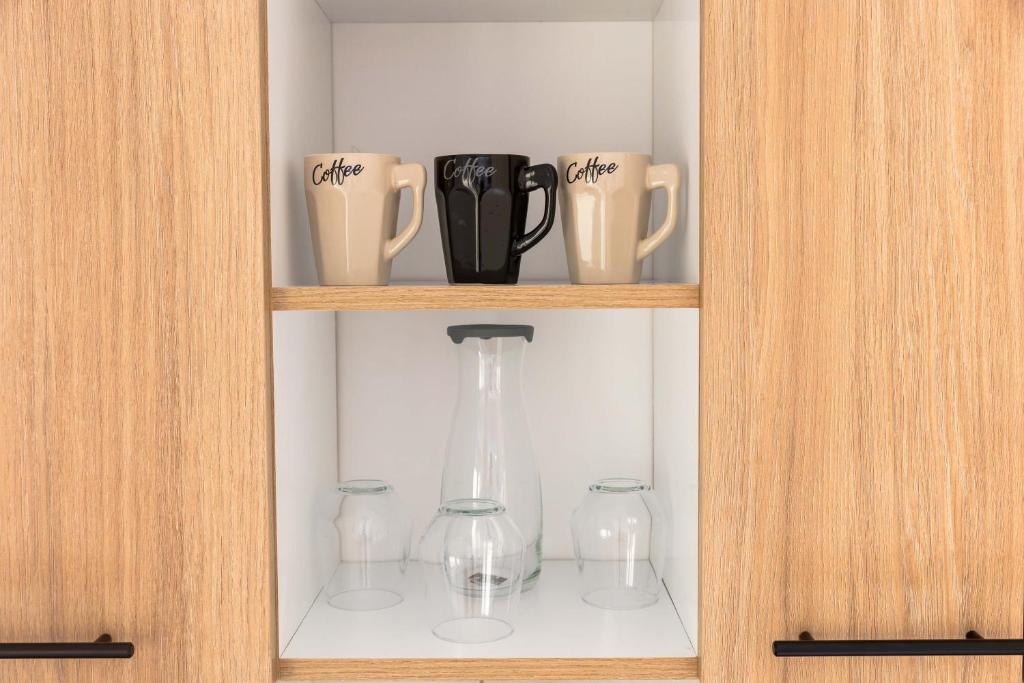 Příslušenství pro přípravu čaje a kávy v ubytování Luna Nera apartments
