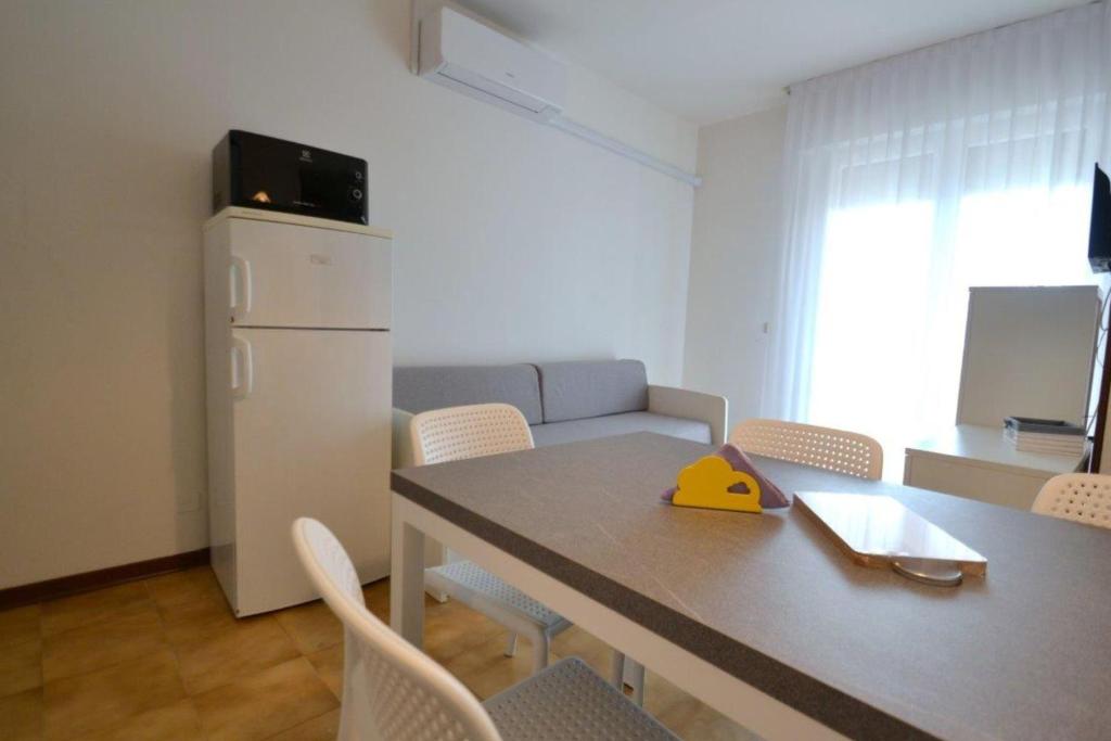 A television and/or entertainment centre at Patrick