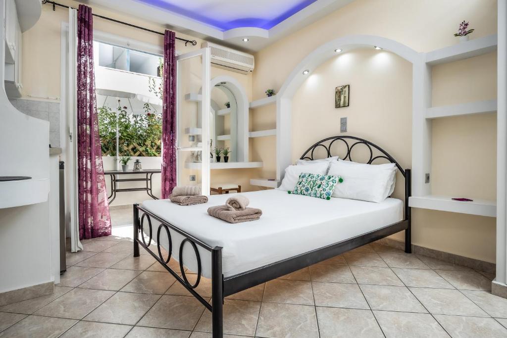 Posteľ alebo postele v izbe v ubytovaní Lefkes Studios