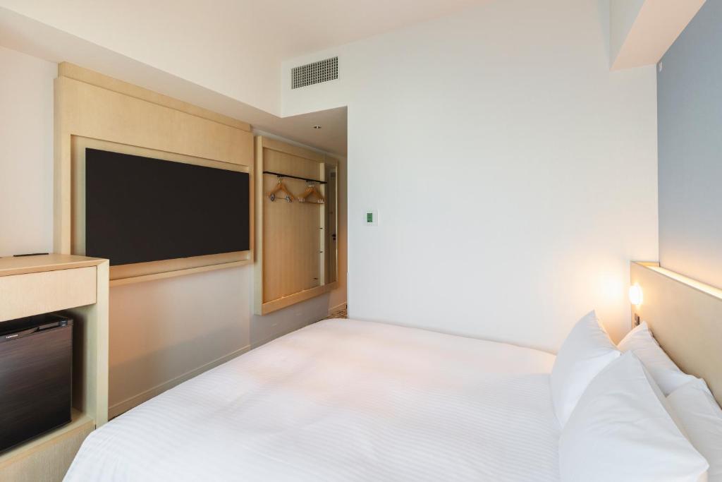 Postel nebo postele na pokoji v ubytování Sotetsu Hotels The Splaisir Yokohama