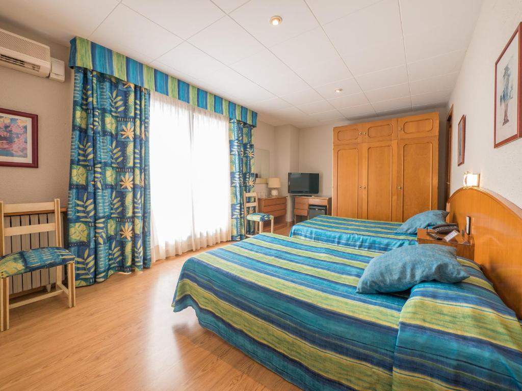 Postel nebo postele na pokoji v ubytování Checkin Garbí