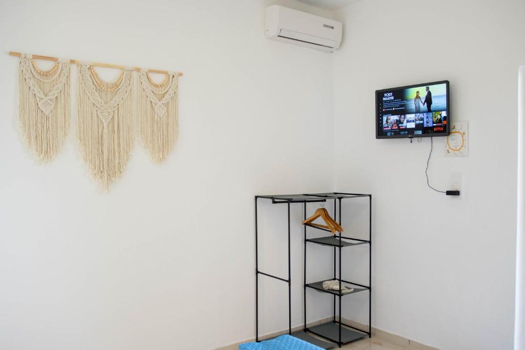TV a/nebo společenská místnost v ubytování G&A Rooms Marmari