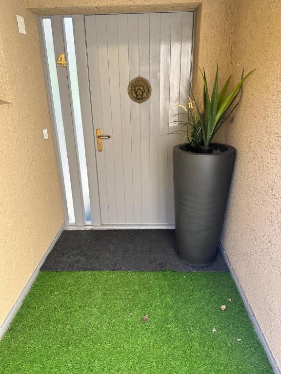 Villa Martino pool and lake view - Resim 7