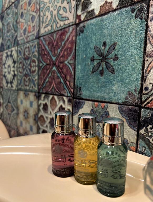 Villa Martino pool and lake view - Resim 8