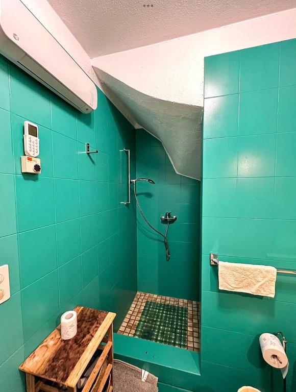 Villa Martino pool and lake view - Resim 19