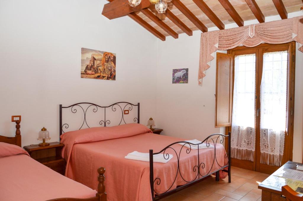 Łóżko lub łóżka w pokoju w obiekcie Agriturismo "La Fraschetta"