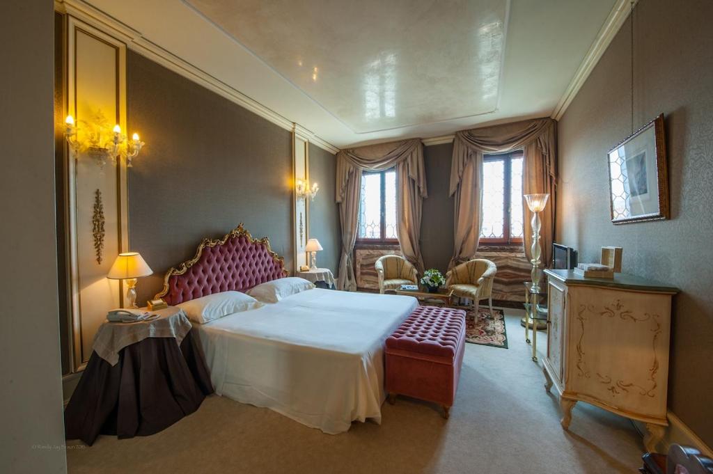 
Deluxe Double Room with Grand Canal View
