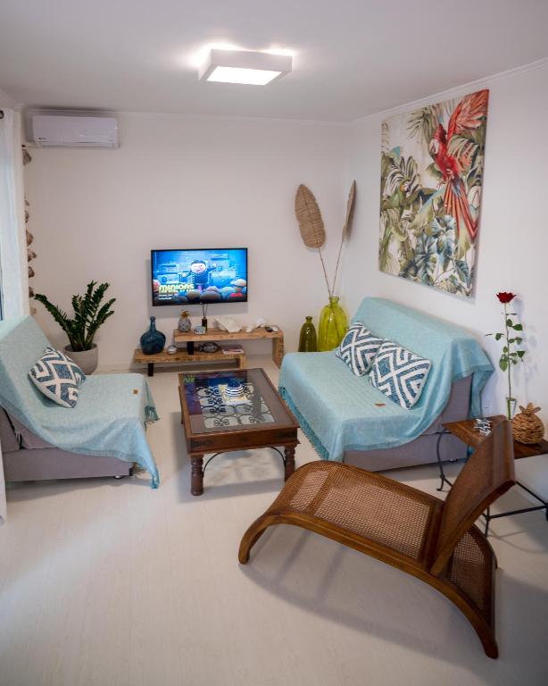 TV a/nebo společenská místnost v ubytování Coconut Blue