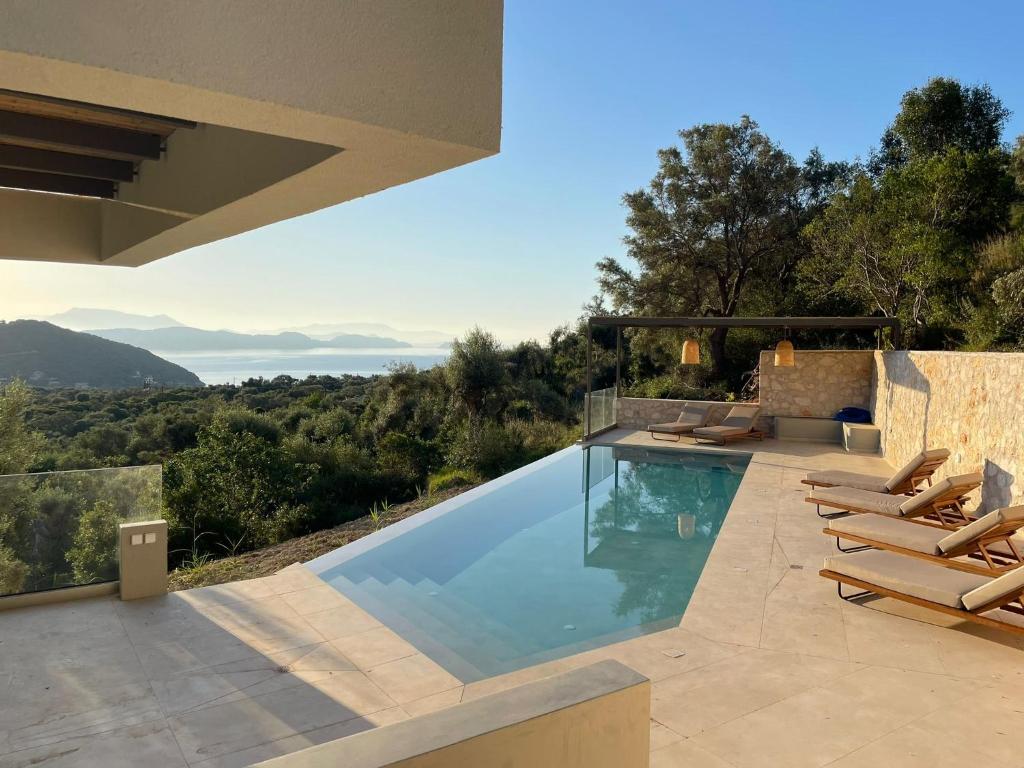 a swimming pool in a house with a view at Villa Eptanisa in Sivota