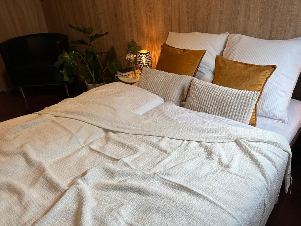 Postel nebo postele na pokoji v ubytování Chalet im Grünen