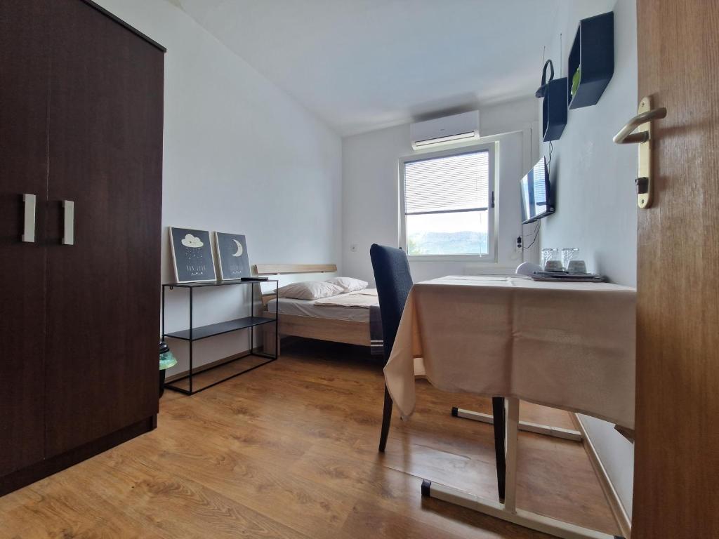 Postel nebo postele na pokoji v ubytování Ensuite Stay Rooms