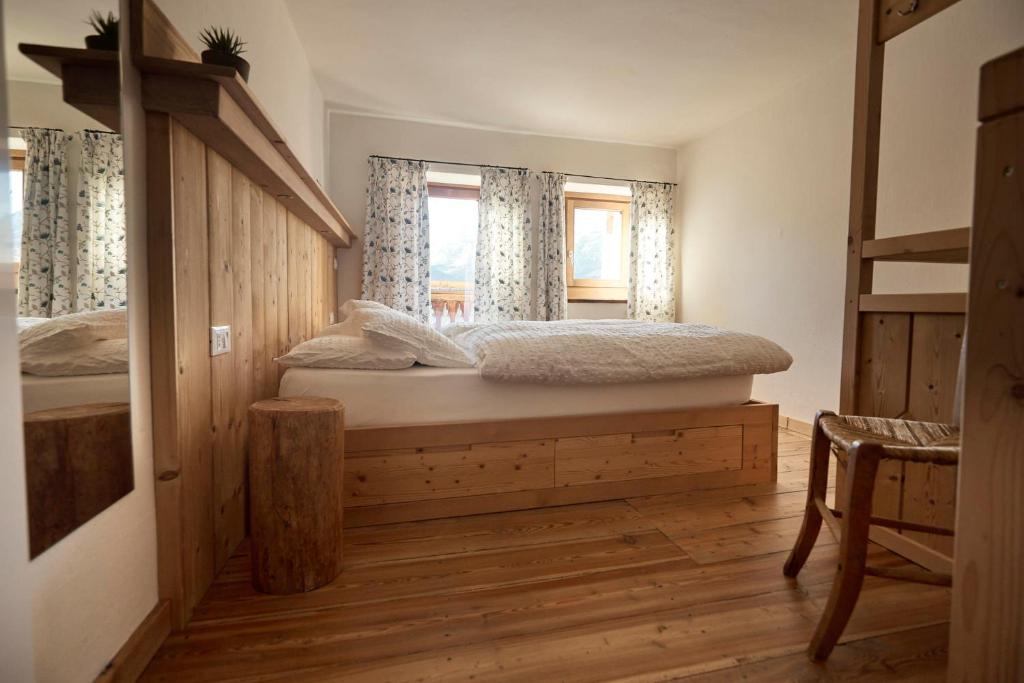 a bedroom with two bunk beds and a window at Locanda Nona Giò in Fornesighe