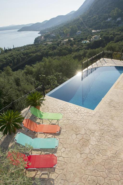 Bazén v ubytování Villa Daniella studio with private pool nebo v jeho okolí