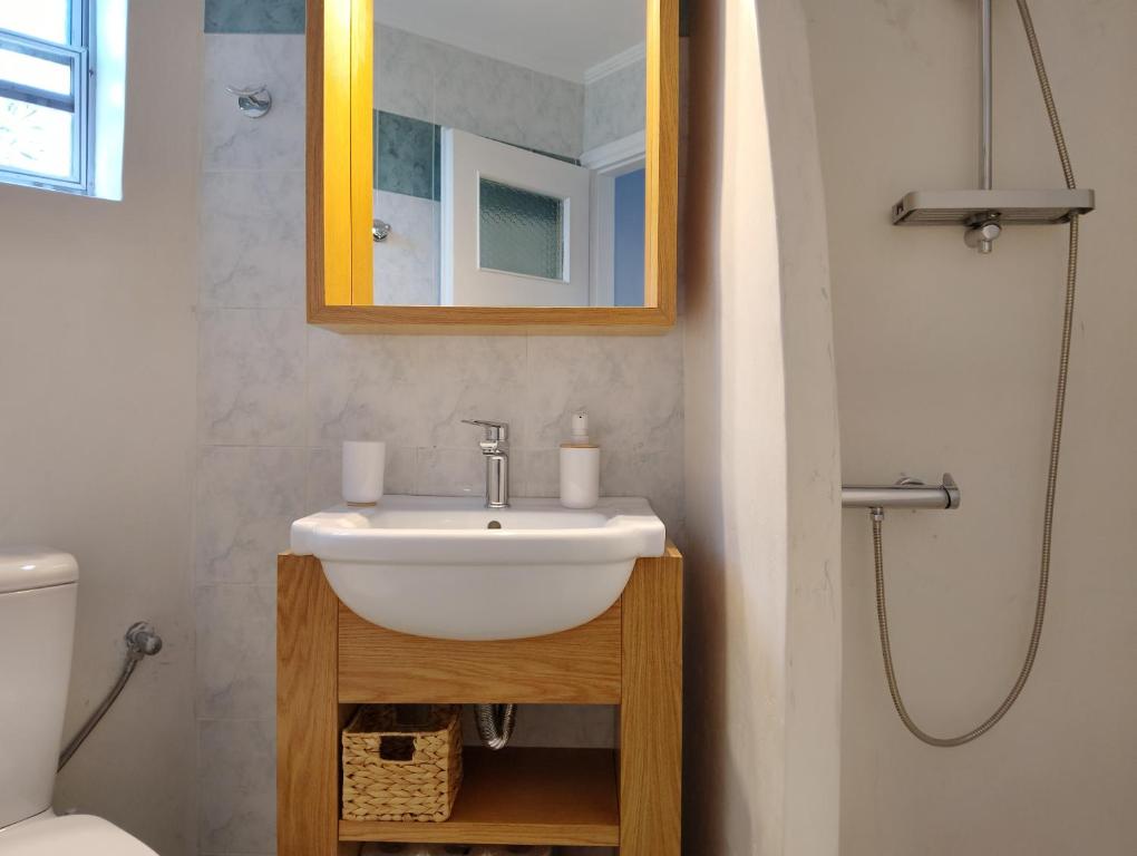 Koupelna v ubytování Vikentios Rooms