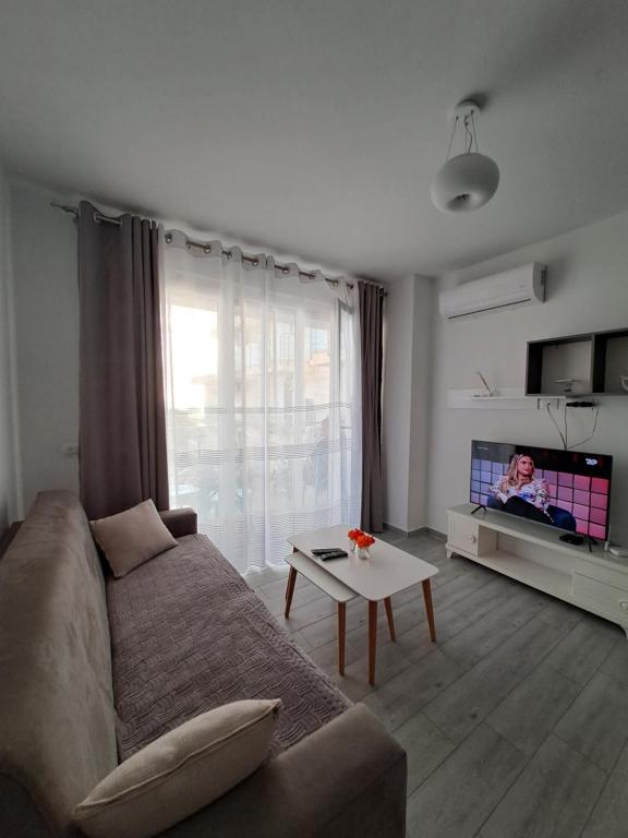 TV a/nebo společenská místnost v ubytování Noli's Apartment