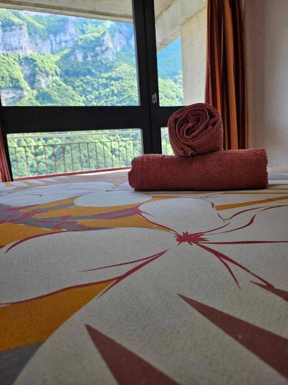 Postel nebo postele na pokoji v ubytování Cinéma, Chambre Privée Au Le Refuge Du Phoenix