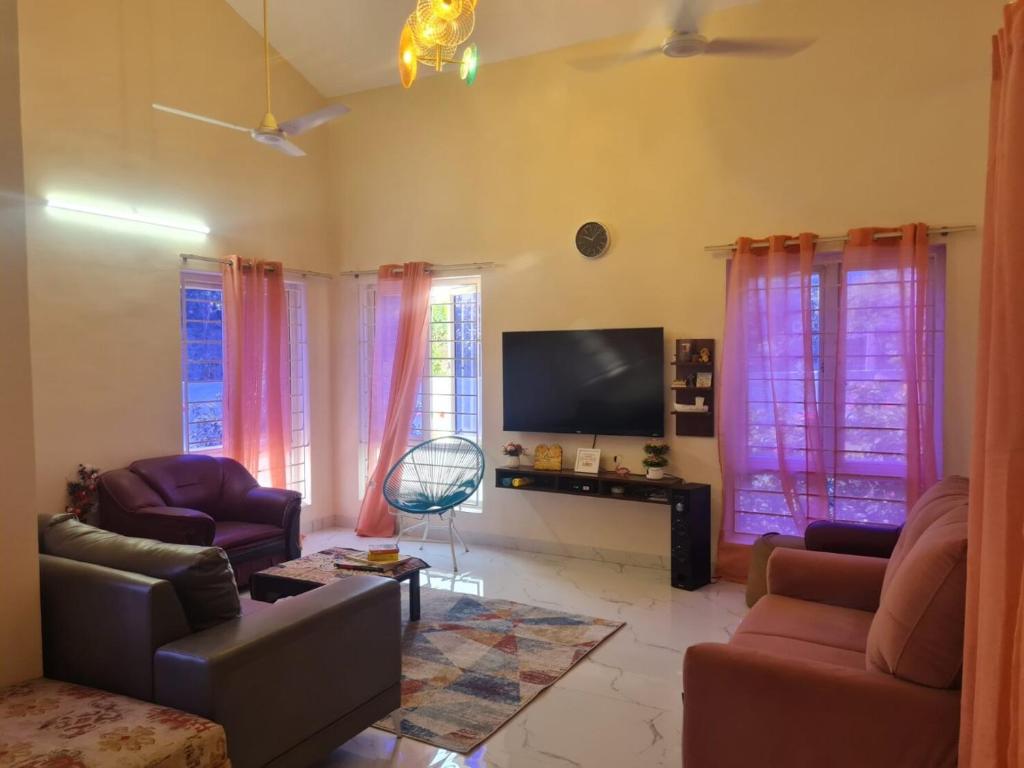 Afbeelding uit fotogalerij van Zephyr Home in Cheyūr