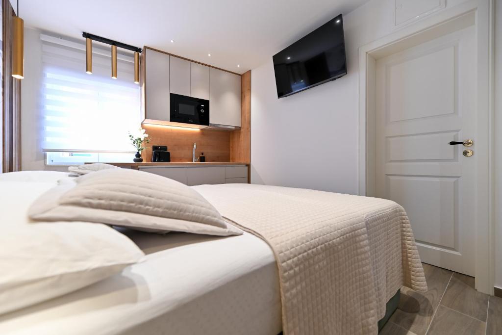 Posteľ alebo postele v izbe v ubytovaní Apartments and Rooms Nekic