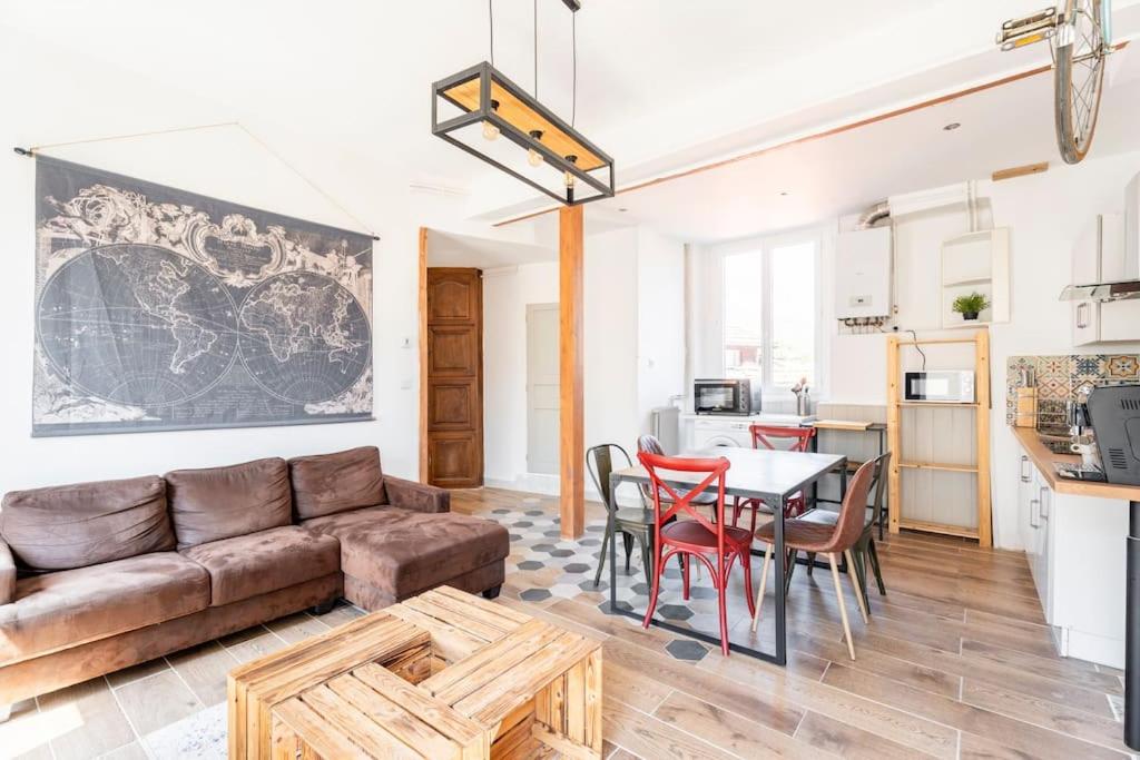 Køkken eller tekøkken på Appartement 3 chambres en hyper centre de Grenoble