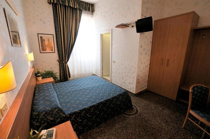 Llit o llits en una habitació de Hotel Miramare