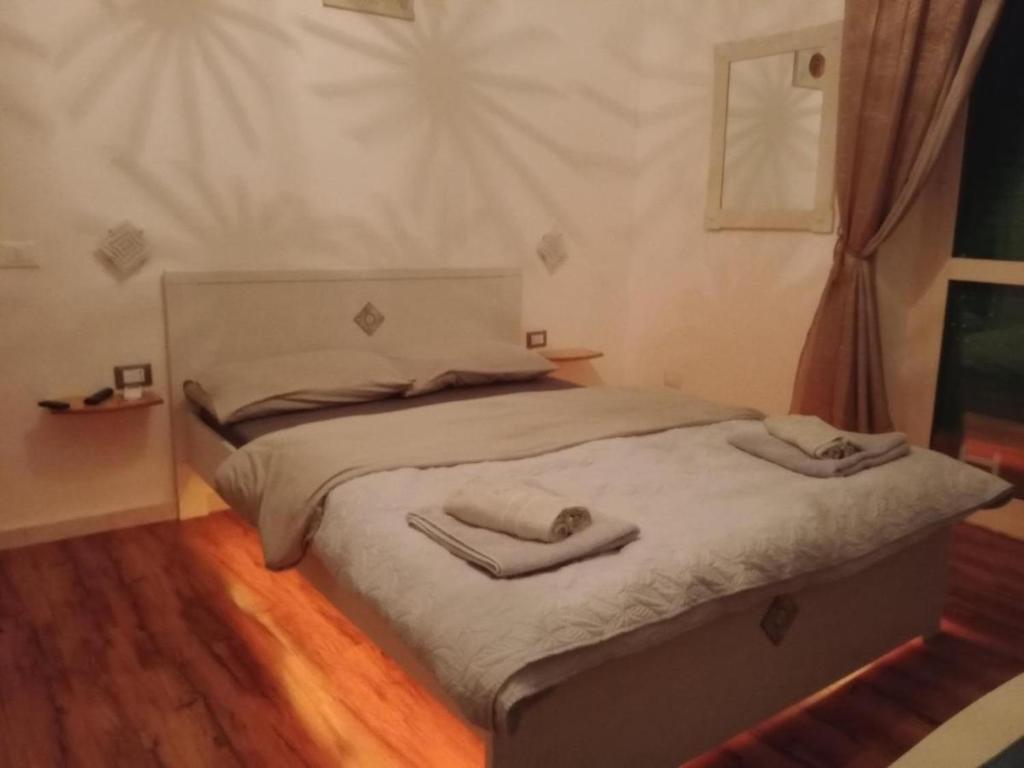 A bed or beds in a room at Studio Sedie Volanti