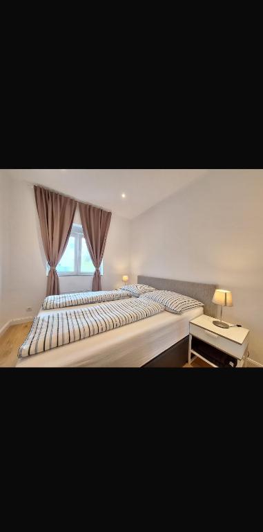Postel nebo postele na pokoji v ubytování Spacious 2 - Room Apartment - 6 Guests, 24h Check-in, Near Vienna