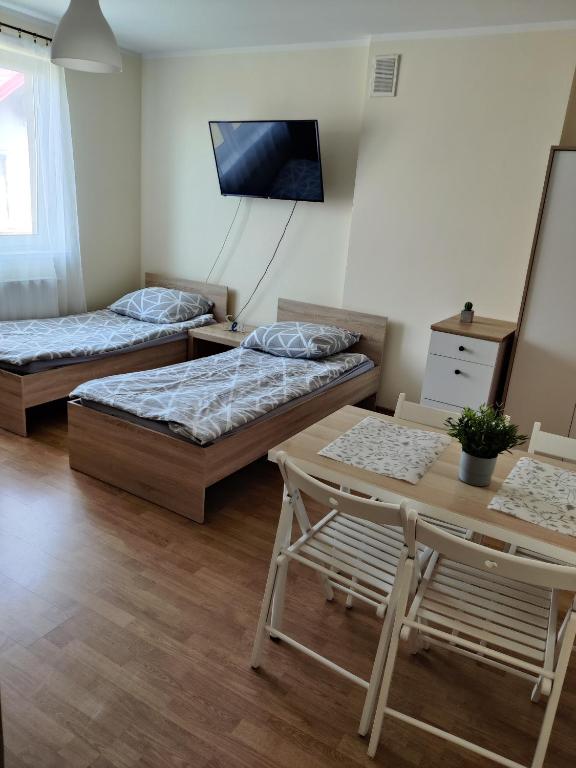 Postel nebo postele na pokoji v ubytování ProstyWynajem - Słoneczny Domek ROWY