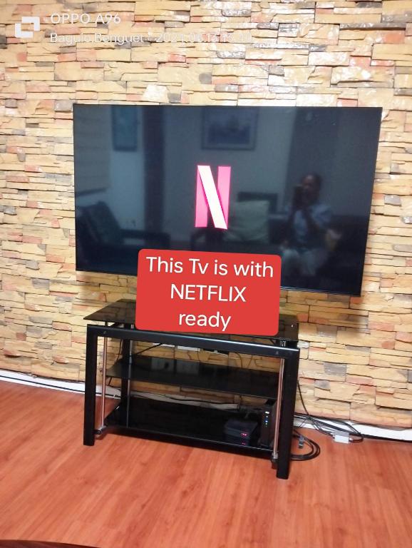 TV a/nebo společenská místnost v ubytování Comfy Dwelling
