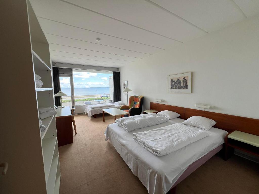 Postel nebo postele na pokoji v ubytování Hotel Østersø