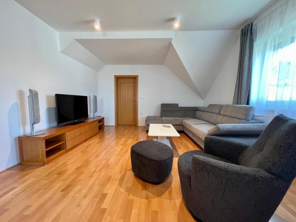 TV a/nebo společenská místnost v ubytování Apartment Šentjur center