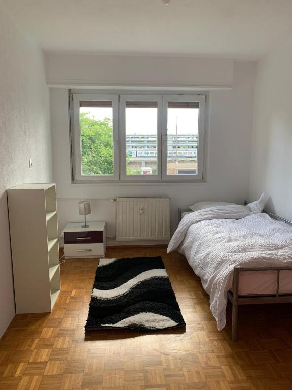 Appartement en face de la gare de St-Louis – photo 2