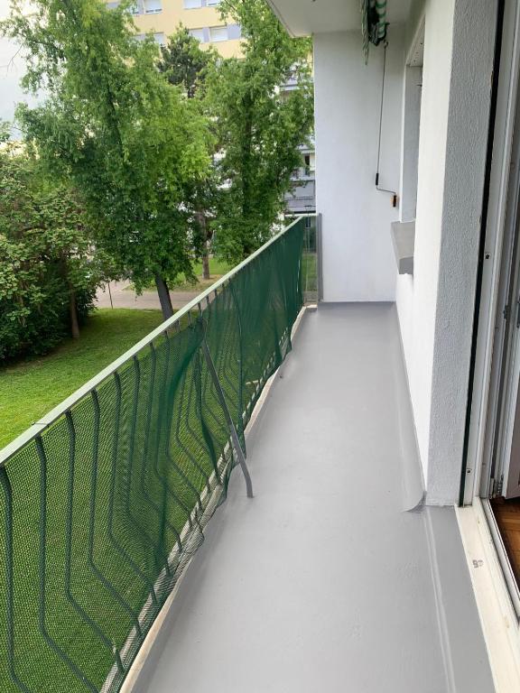 Appartement en face de la gare de St-Louis – photo 5