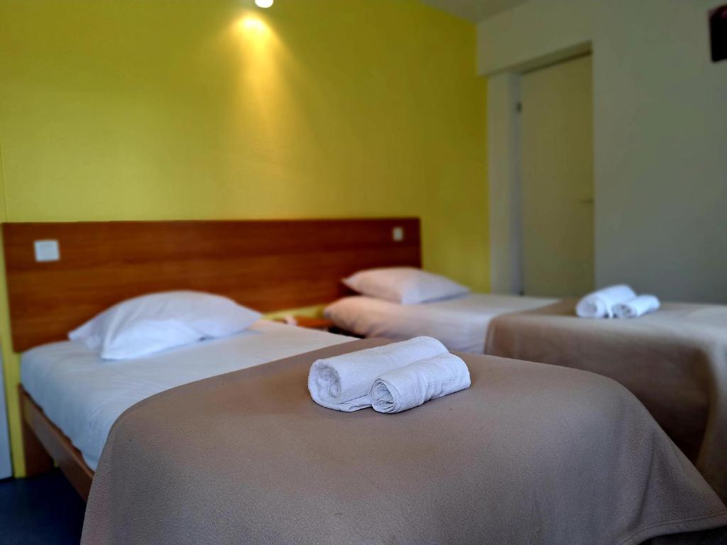 Postel nebo postele na pokoji v ubytování Hôtel VVF Eden Lake